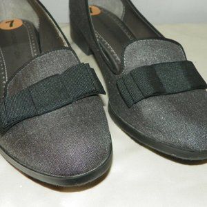 NEW Adrienne Vittadini Gray/Black Flats Sz 7 M